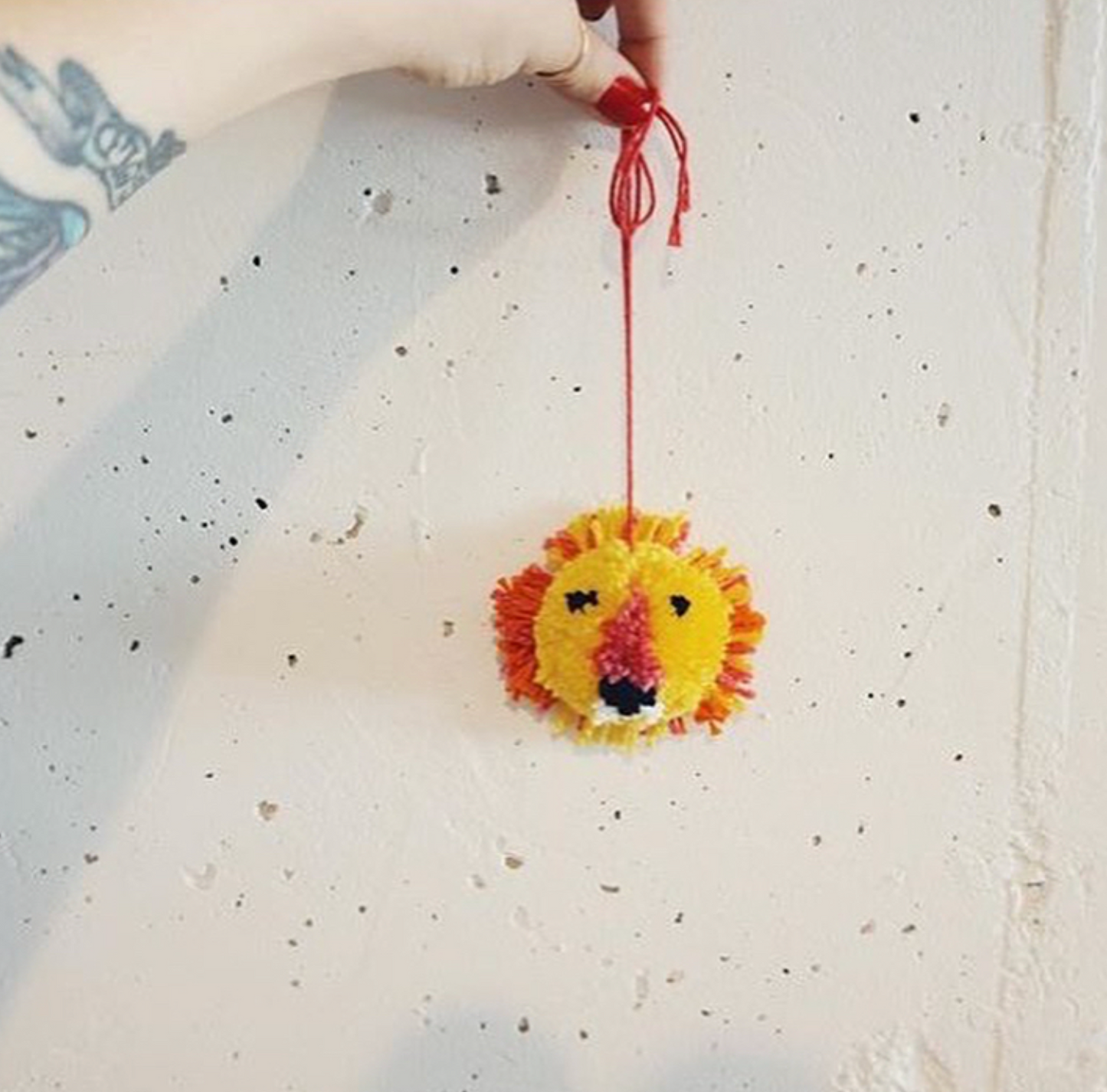 TALLER DE POMPONES ACCESORIOS