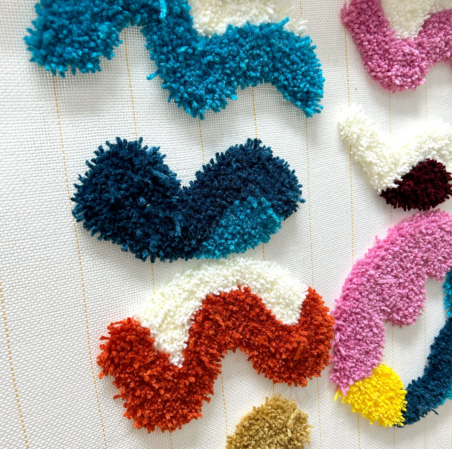 TALLER ESPEJO DECORATIVO TUFTING