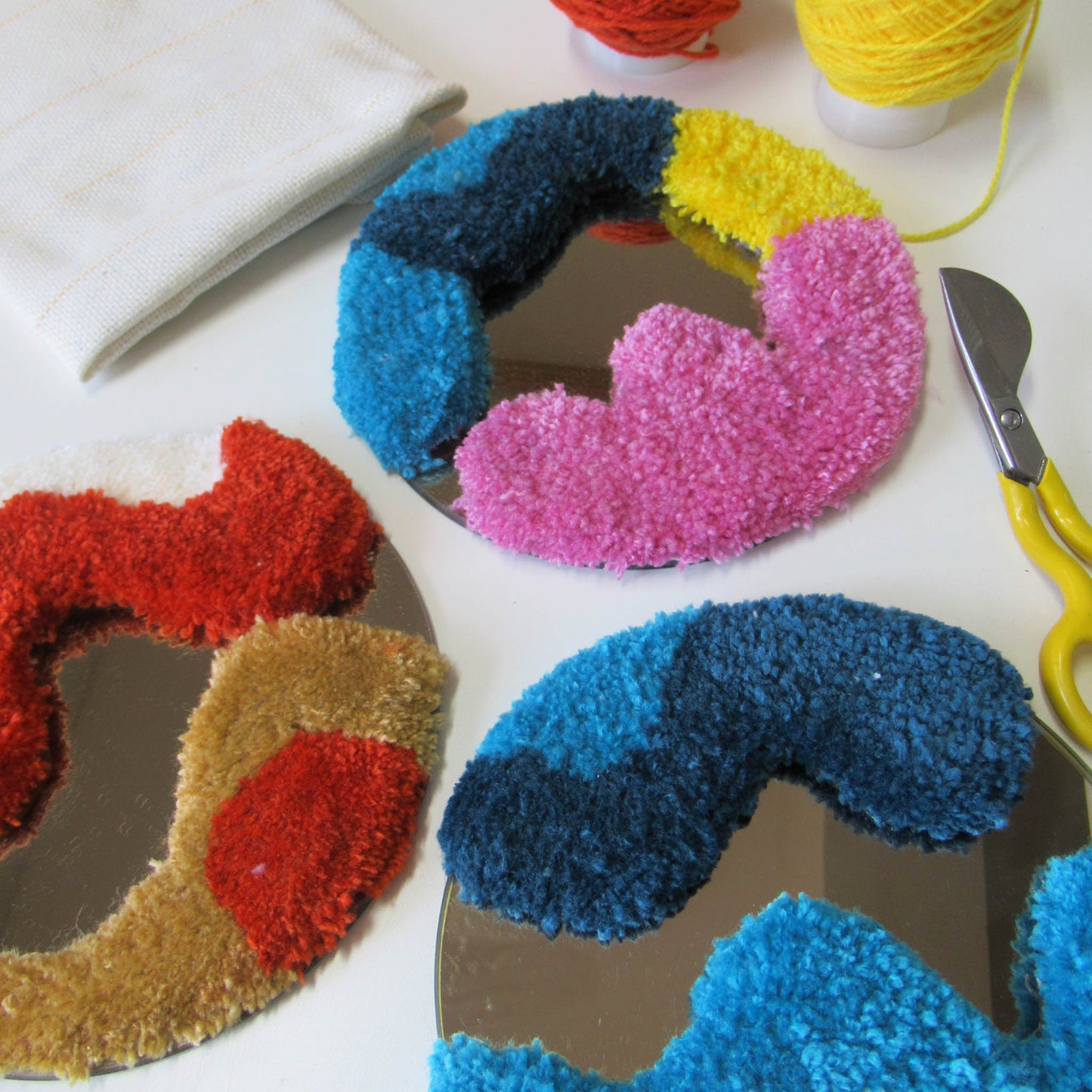 TALLER ESPEJO DECORATIVO TUFTING