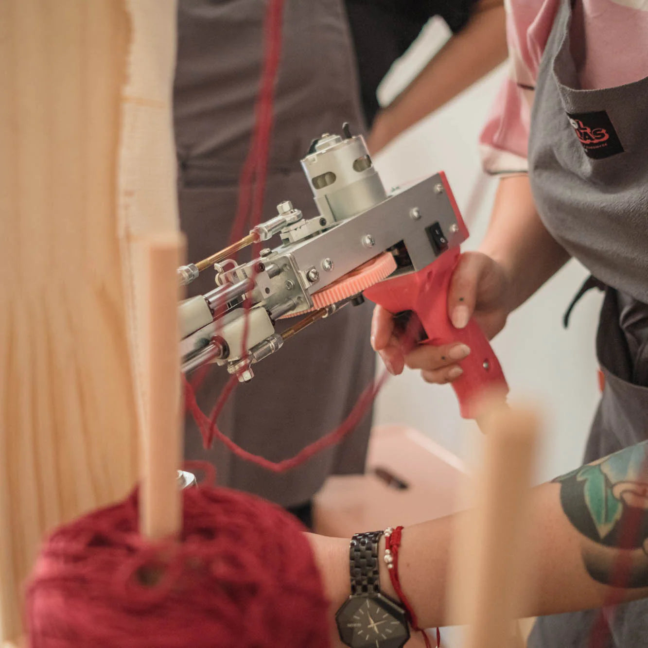 TALLER DE ALFOMBRAS CON TUFTINGUN OCTUBRE